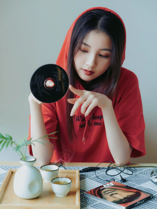 爱游戏登录入口-湖人篮网激烈对决，场上实力碰撞令人震撼，湖人对战篮网阵容