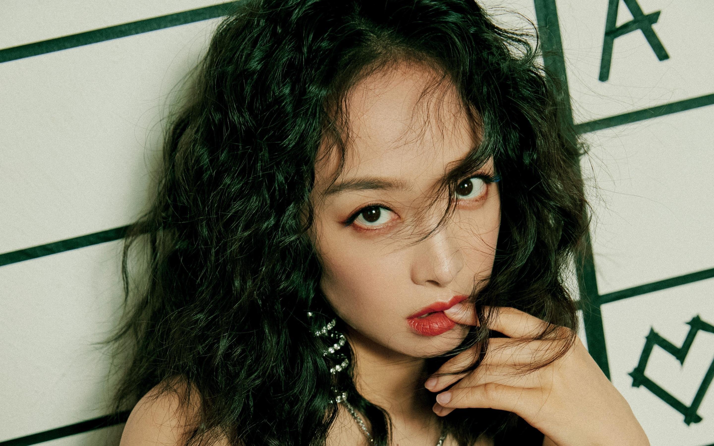 贝林厄姆加盟皇马,表现抢眼,贝林厄姆是后腰吗