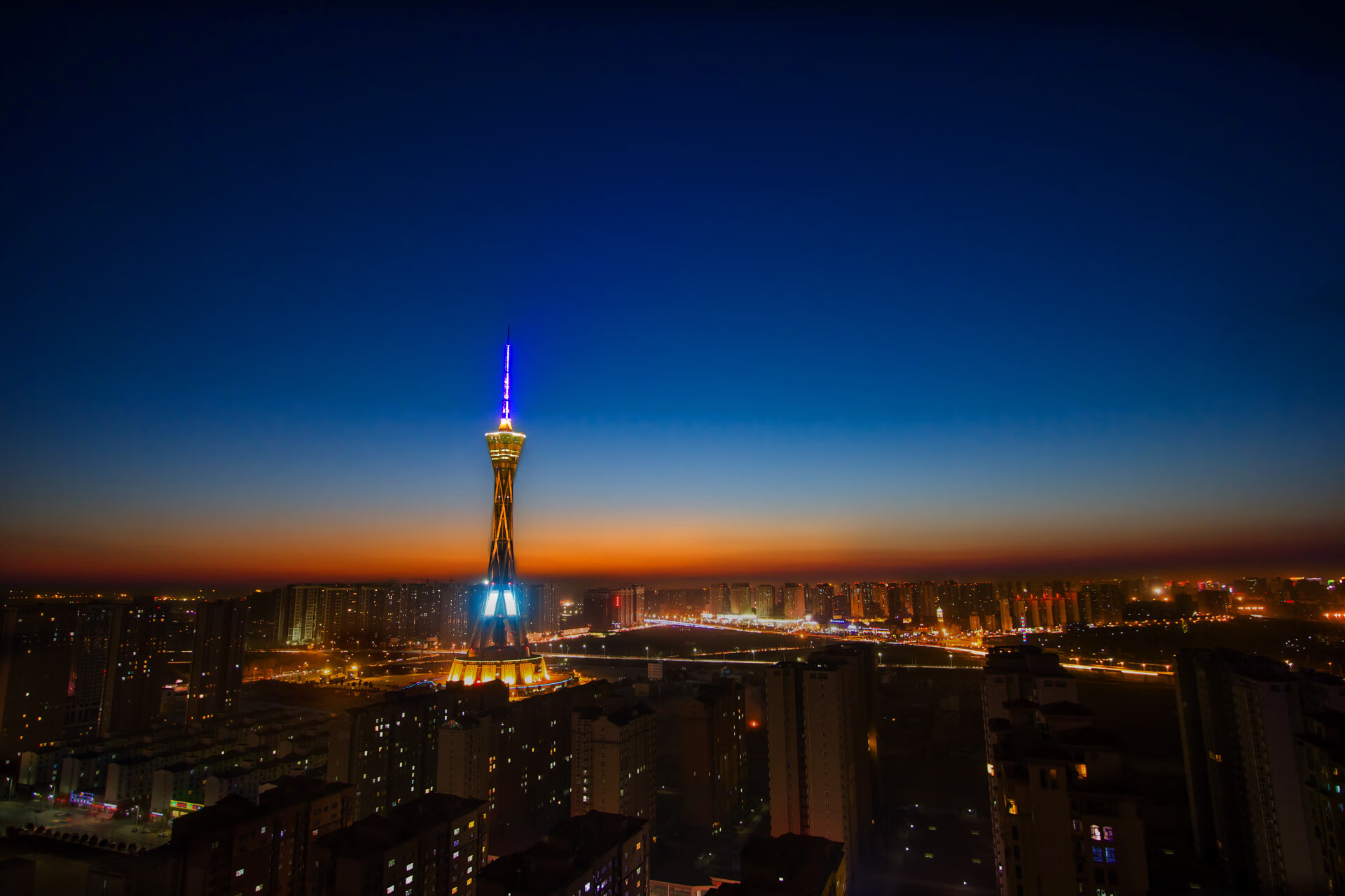 特色足球体育旅游线路不断丰富,带动区域经济发展,足球特色示范园